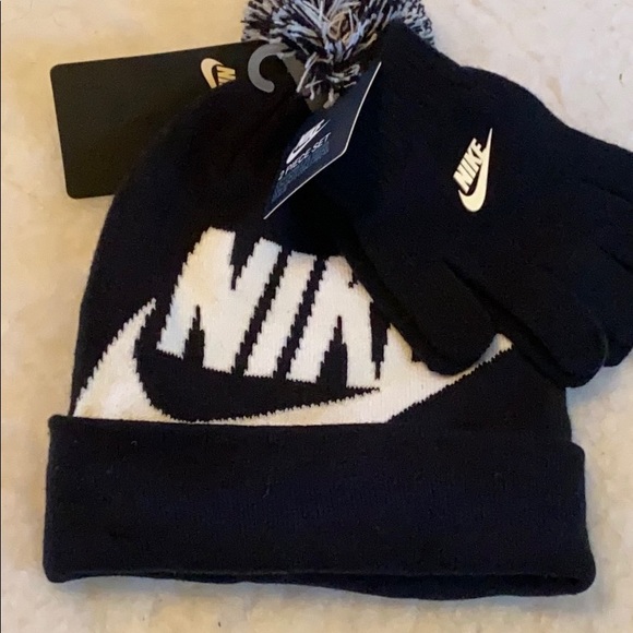 Nike Other - Nike Hat and Gloves Set NWT